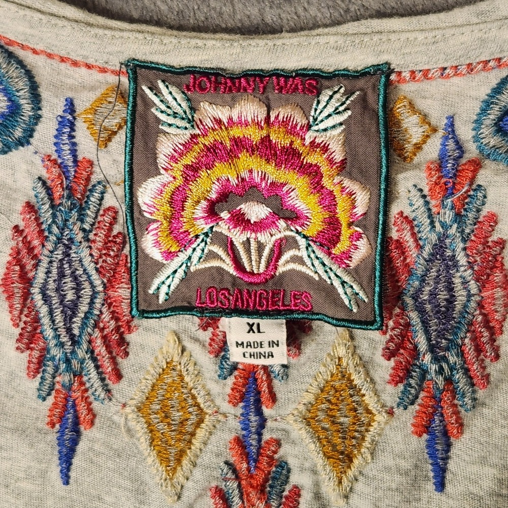 Johnny Was Gray V-Neck T-Shirt with Multicolor Geometric Embroidered Front - Picture 4 of 11